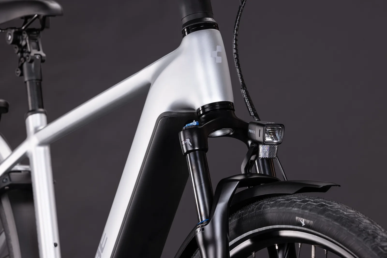 Cube Kathmandu Hybrid ONE 800 Wh silverstar´n´reflex – Bicicleta Eléctrica Trekking 2027 Barra alta ebike.es Gran tienda de bicicletas eléctricas en España 7 Bicicleta eléctrica Cube Kathmandu Hybrid ONE 800 silverstar´n´reflex Barra alta – detalle 5 | Ebike.es