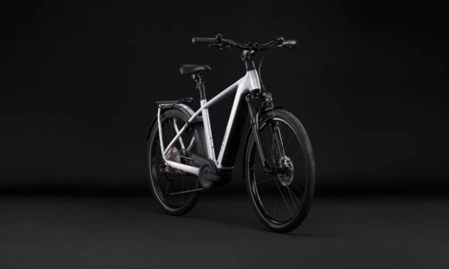 Cube Kathmandu Hybrid ONE 800 Wh silverstar´n´reflex – Bicicleta Eléctrica Trekking 2027 Barra alta ebike.es Gran tienda de bicicletas eléctricas en España 9 Bicicleta eléctrica Cube Kathmandu Hybrid ONE 800 silverstar´n´reflex Barra alta – vista frontal | Ebike.es