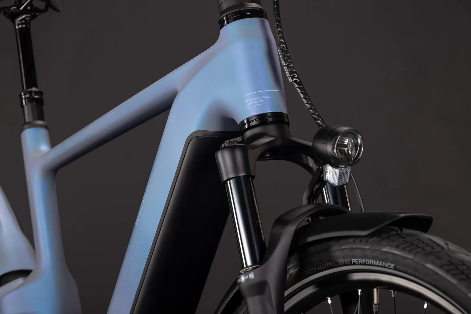 Cube Kathmandu Hybrid ONE11 HPC Pro 800 Wh hazeblue´n´blue – Bicicleta Eléctrica Trekking 2027 Barra alta ebike.es Gran tienda de bicicletas eléctricas en España 3 Bicicleta eléctrica Cube Kathmandu Hybrid ONE11 HPC Pro 800 hazeblue´n´blue Barra alta – detalle 1 | Ebike.es