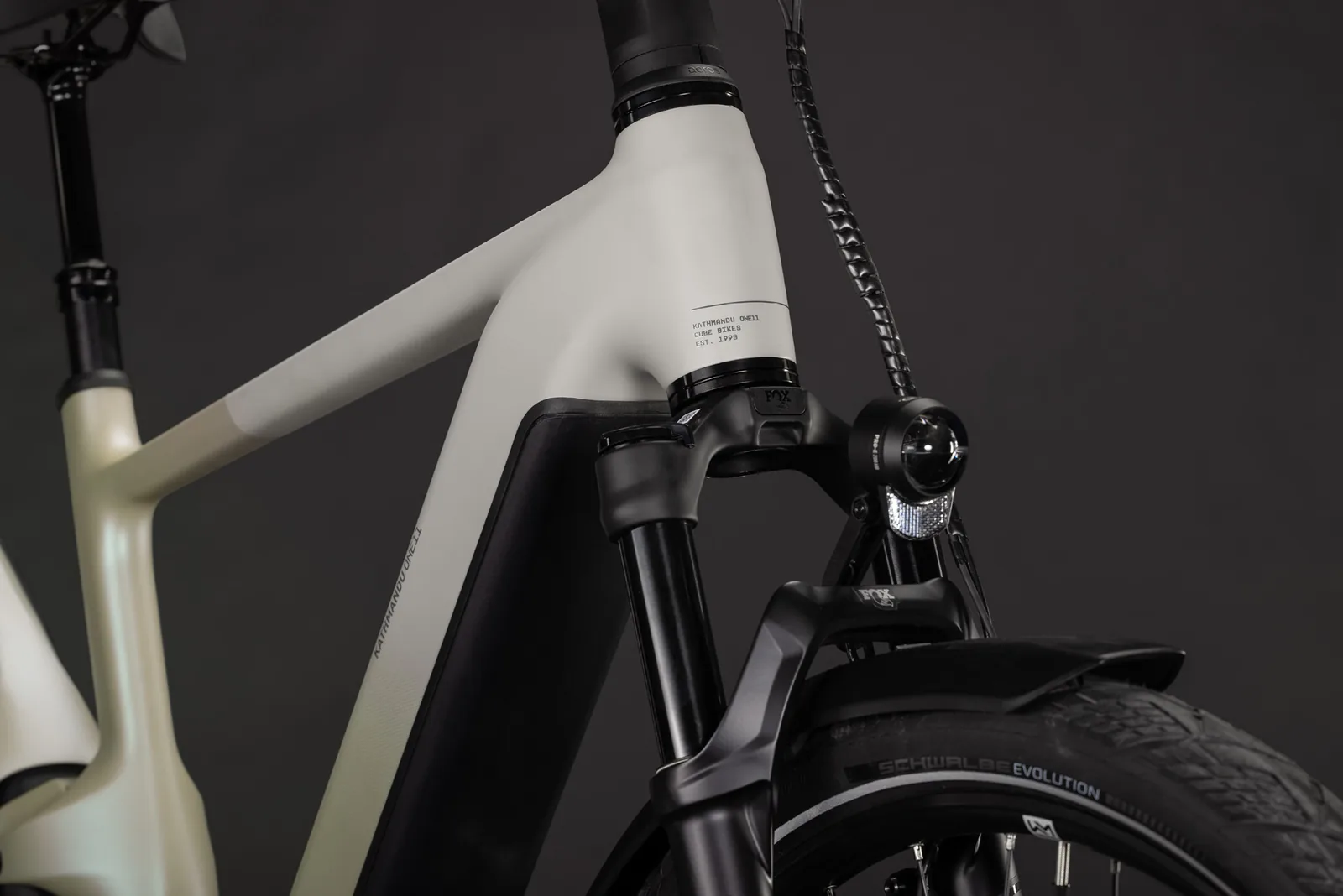 Cube Kathmandu Hybrid ONE11 HPC SLT 800 Wh glintsand´n´oatgrey – Bicicleta Eléctrica Trekking 2027 Barra alta ebike.es Gran tienda de bicicletas eléctricas en España 3 Bicicleta eléctrica Cube Kathmandu Hybrid ONE11 HPC SLT 800 glintsand´n´oatgrey Barra alta – detalle 1 | Ebike.es
