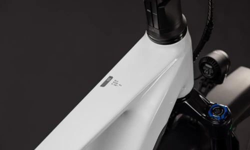Bicicleta eléctrica Cube Kathmandu Hybrid ONE11 HPC SLX 800 metallicwhite´n´prizm Barra alta – detalle 2 | Ebike.es