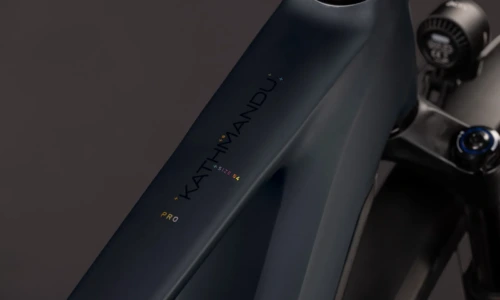 Cube Kathmandu Hybrid Pro 800 Wh coal´n´black – Bicicleta Eléctrica Trekking 2027 Barra alta ebike.es Gran tienda de bicicletas eléctricas en España 10 Bicicleta eléctrica Cube Kathmandu Hybrid Pro 800 coal´n´black Barra alta – detalle 1 | Ebike.es