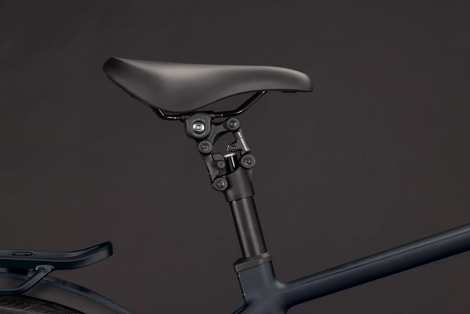 Cube Kathmandu Hybrid Pro 800 Wh coal´n´black – Bicicleta Eléctrica Trekking 2027 Barra alta ebike.es Gran tienda de bicicletas eléctricas en España 6 Bicicleta eléctrica Cube Kathmandu Hybrid Pro 800 coal´n´black Barra alta – detalle 4 | Ebike.es