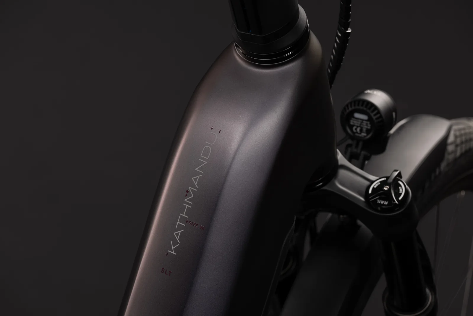 Cube Kathmandu Hybrid SLT 800 Wh mysticgraphite´n´reflex – Bicicleta Eléctrica Trekking 2027 Cuadro abierto ebike.es Gran tienda de bicicletas eléctricas en España 4 Bicicleta eléctrica Cube Kathmandu Hybrid SLT 800 mysticgraphite´n´reflex Cuadro abierto – detalle 2 | Ebike.es