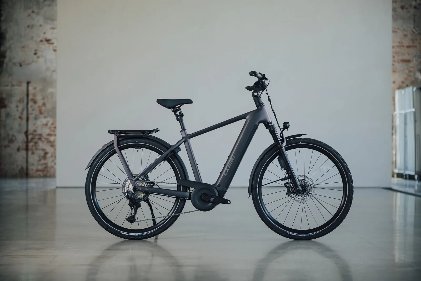 Cube Kathmandu Hybrid SLT 800 Wh mysticgraphite´n´reflex – Bicicleta Eléctrica Trekking 2027 Cuadro abierto ebike.es Gran tienda de bicicletas eléctricas en España 8 Bicicleta eléctrica Cube Kathmandu Hybrid SLT 800 mysticgraphite´n´reflex Cuadro abierto – vista en exterior | Ebike.es