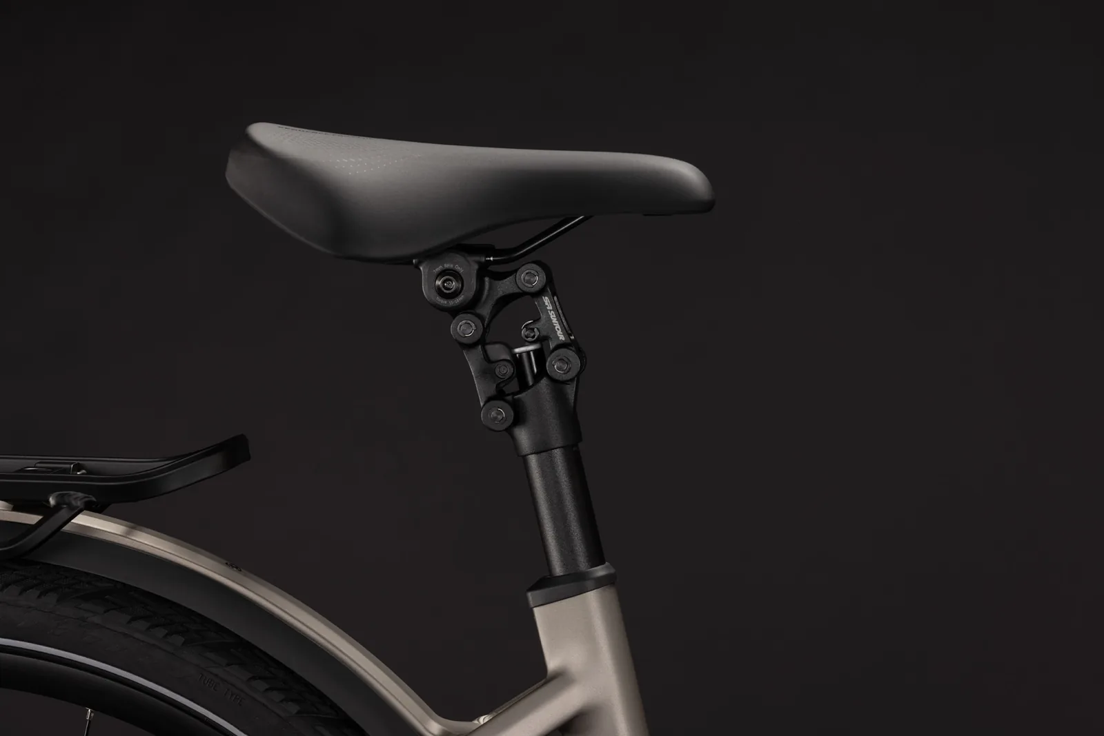 Cube Kathmandu Hybrid SLX 800 Wh flashstone´n´chrome – Bicicleta Eléctrica Trekking 2027 Cuadro abierto ebike.es Gran tienda de bicicletas eléctricas en España 5 Bicicleta eléctrica Cube Kathmandu Hybrid SLX 800 flashstone´n´chrome Cuadro abierto – detalle 3 | Ebike.es