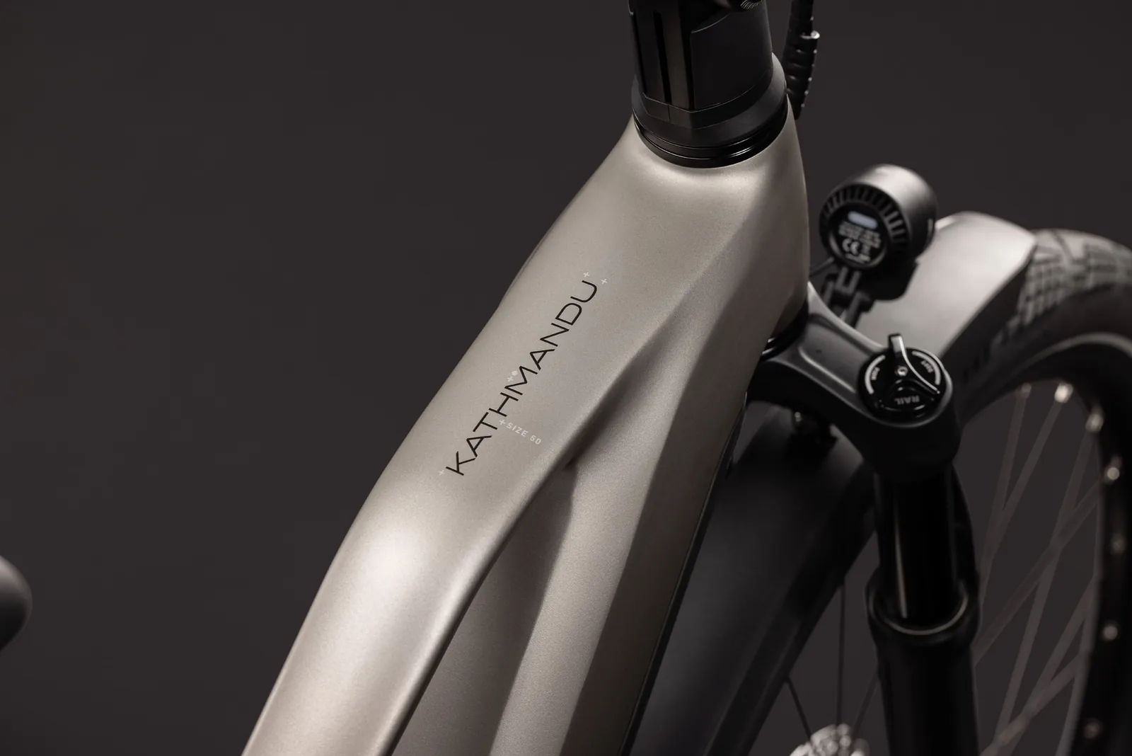 Cube Kathmandu Hybrid SLX 800 Wh flashstone´n´chrome – Bicicleta Eléctrica Trekking 2027 Cuadro semiabierto ebike.es Gran tienda de bicicletas eléctricas en España 3 Bicicleta eléctrica Cube Kathmandu Hybrid SLX 800 flashstone´n´chrome Cuadro semiabierto – detalle 1 | Ebike.es