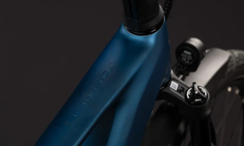 Bicicleta eléctrica Cube Kathmandu Hybrid SLX 800 nebula´n´prizm Barra alta – detalle 1 | Ebike.es