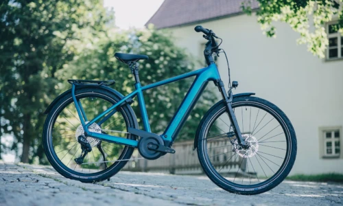 Bicicleta eléctrica Cube Kathmandu Hybrid SLX 800 nebula´n´prizm Barra alta – vista en exterior | Ebike.es