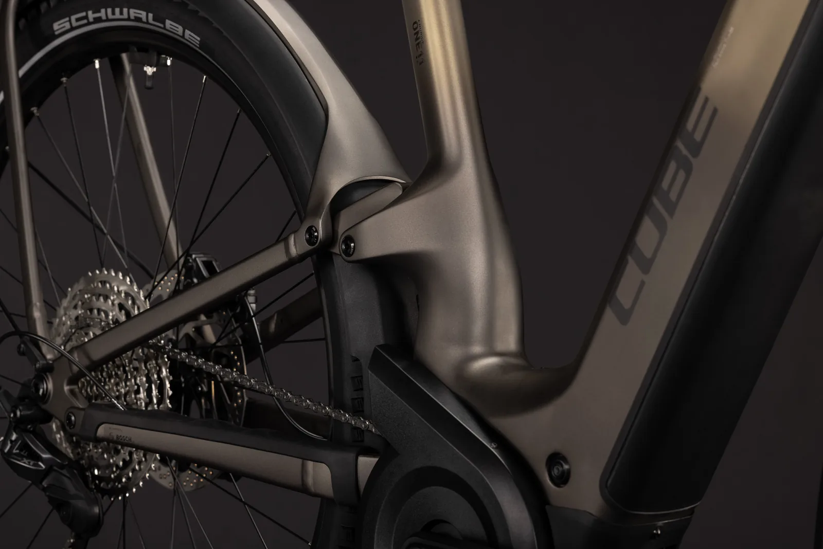 Cube Nuride Hybrid ONE11 HPC SLX 800 Wh goldenbrown´n´black – Bicicleta Eléctrica Trekking 2027 Cuadro abierto ebike.es Gran tienda de bicicletas eléctricas en España 8 Bicicleta eléctrica Cube Nuride Hybrid ONE11 HPC SLX 800 goldenbrown´n´black Cuadro abierto – detalle 6 | Ebike.es