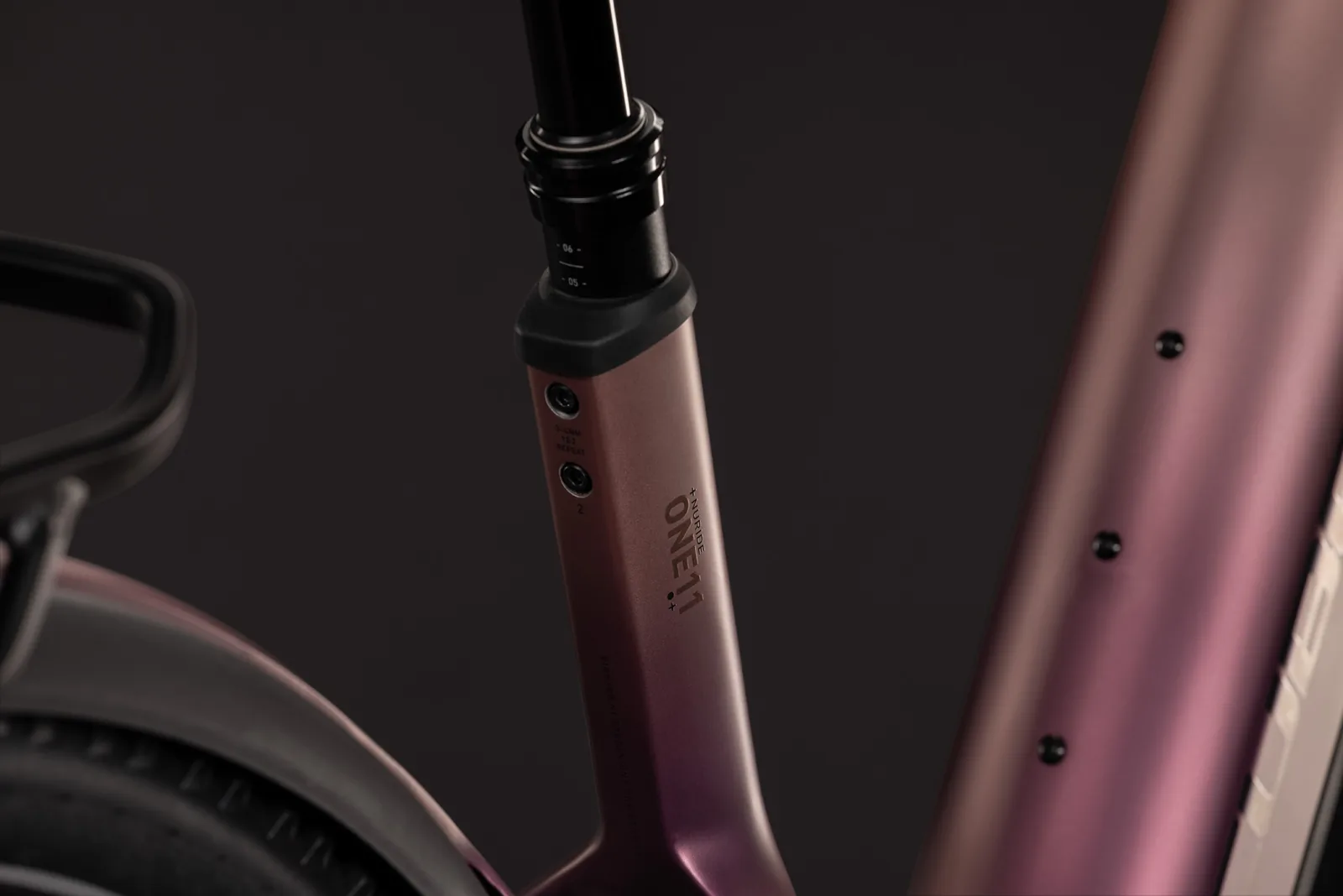 Cube Nuride Hybrid ONE11 HPC SLX 800 Wh mauve´n´black – Bicicleta Eléctrica Trekking 2027 Cuadro abierto ebike.es Gran tienda de bicicletas eléctricas en España 5 Bicicleta eléctrica Cube Nuride Hybrid ONE11 HPC SLX 800 mauve´n´black Cuadro abierto – detalle 3 | Ebike.es
