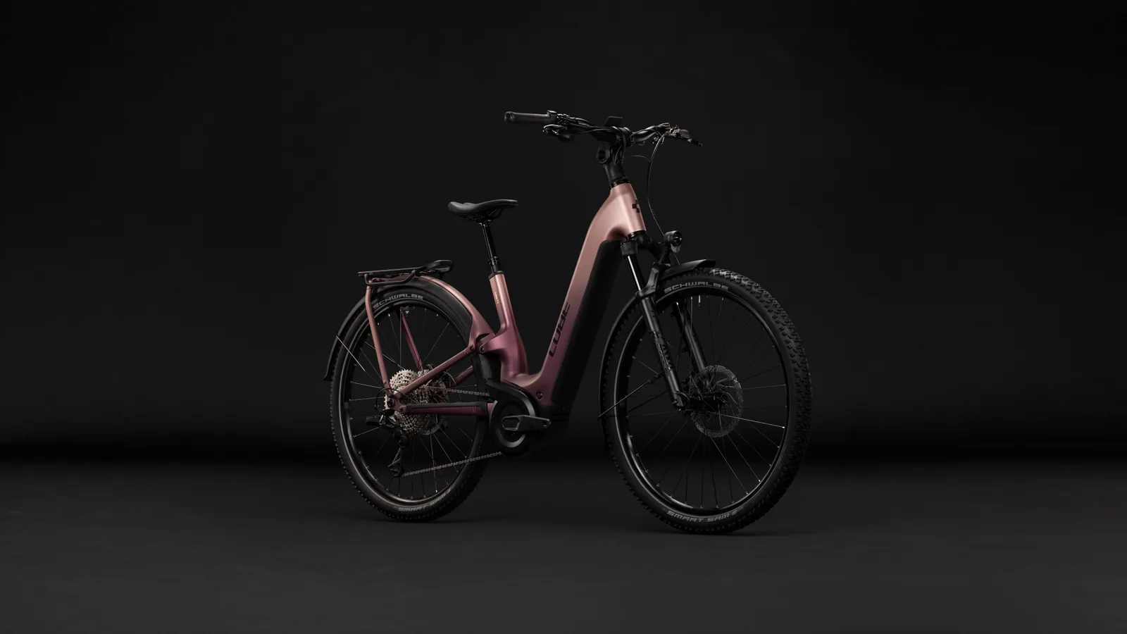 Cube Nuride Hybrid ONE11 HPC SLX 800 Wh mauve´n´black – Bicicleta Eléctrica Trekking 2027 Cuadro abierto ebike.es Gran tienda de bicicletas eléctricas en España 2 Bicicleta eléctrica Cube Nuride Hybrid ONE11 HPC SLX 800 mauve´n´black Cuadro abierto – vista frontal | Ebike.es