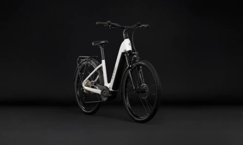 Bicicleta eléctrica Cube Nuride Hybrid Performance 720 metallicwhite´n´grey Cuadro abierto – vista frontal | Ebike.es