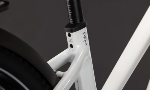 Bicicleta eléctrica Cube Nuride Hybrid Performance 720 metallicwhite´n´grey Cuadro semiabierto – detalle 3 | Ebike.es