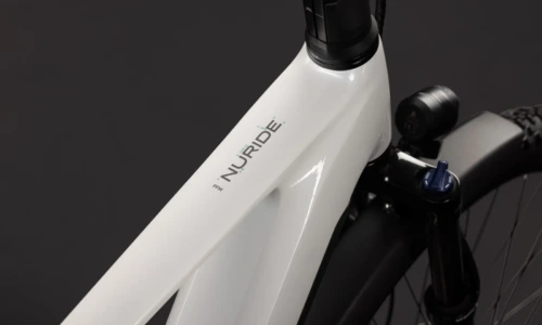 Bicicleta eléctrica Cube Nuride Hybrid Performance 720 metallicwhite´n´grey Barra alta – detalle 1 | Ebike.es