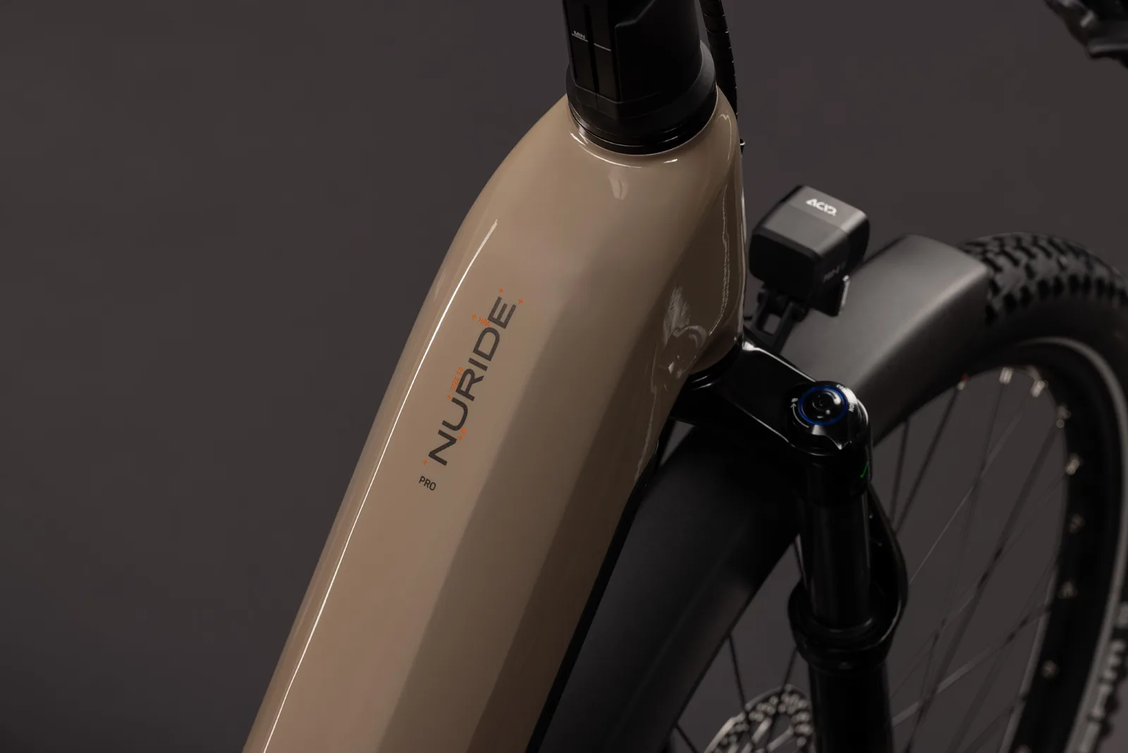 Cube Nuride Hybrid Pro 800 Wh cappuccino´n´black – Bicicleta Eléctrica Trekking 2027 Cuadro abierto ebike.es Gran tienda de bicicletas eléctricas en España 3 Bicicleta eléctrica Cube Nuride Hybrid Pro 800 cappuccino´n´black Cuadro abierto – detalle 1 | Ebike.es