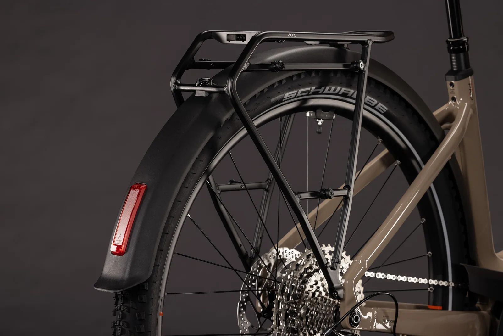 Cube Nuride Hybrid Pro 800 Wh cappuccino´n´black – Bicicleta Eléctrica Trekking 2027 Cuadro abierto ebike.es Gran tienda de bicicletas eléctricas en España 4 Bicicleta eléctrica Cube Nuride Hybrid Pro 800 cappuccino´n´black Cuadro abierto – detalle 2 | Ebike.es