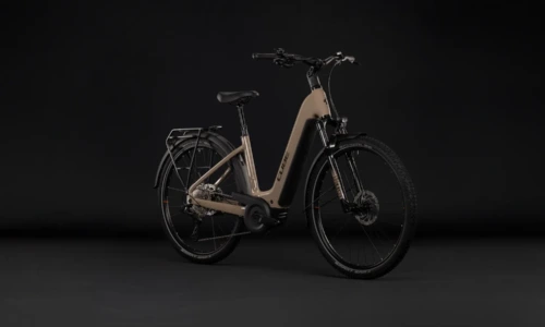 Cube Nuride Hybrid Pro 800 Wh cappuccino´n´black – Bicicleta Eléctrica Trekking 2027 Cuadro abierto ebike.es Gran tienda de bicicletas eléctricas en España 9 Bicicleta eléctrica Cube Nuride Hybrid Pro 800 cappuccino´n´black Cuadro abierto – vista frontal | Ebike.es