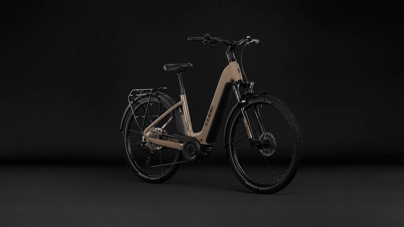 Cube Nuride Hybrid Pro 800 Wh cappuccino´n´black – Bicicleta Eléctrica Trekking 2027 Cuadro abierto ebike.es Gran tienda de bicicletas eléctricas en España 2 Bicicleta eléctrica Cube Nuride Hybrid Pro 800 cappuccino´n´black Cuadro abierto – vista frontal | Ebike.es
