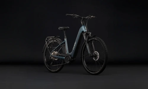 Cube Nuride Hybrid Pro 800 Wh deepteal´n´blue – Bicicleta Eléctrica Trekking 2027 Cuadro abierto ebike.es Gran tienda de bicicletas eléctricas en España 9 Bicicleta eléctrica Cube Nuride Hybrid Pro 800 deepteal´n´blue Cuadro abierto – vista frontal | Ebike.es