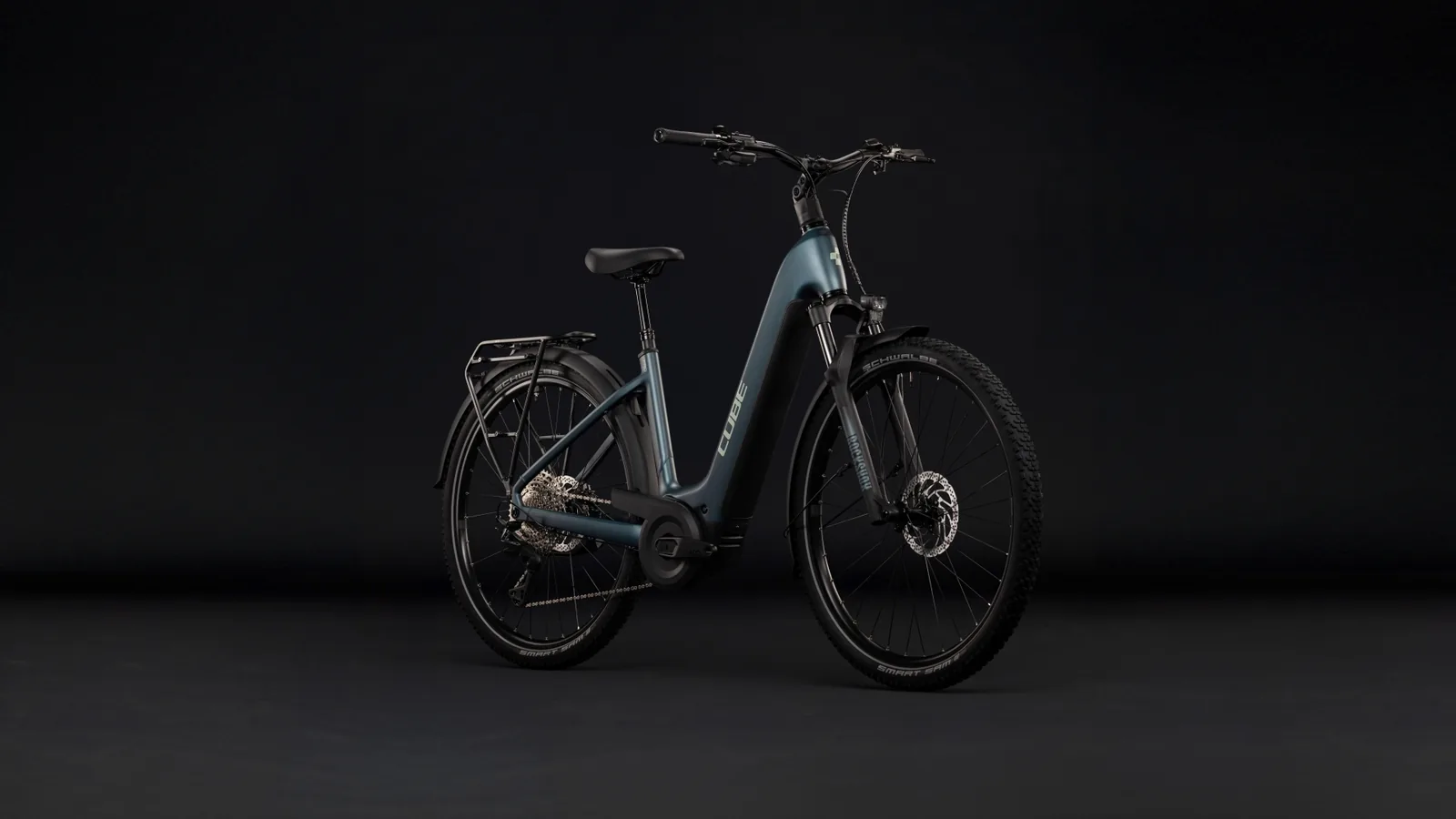 Cube Nuride Hybrid Pro 800 Wh deepteal´n´blue – Bicicleta Eléctrica Trekking 2027 Cuadro abierto ebike.es Gran tienda de bicicletas eléctricas en España 2 Bicicleta eléctrica Cube Nuride Hybrid Pro 800 deepteal´n´blue Cuadro abierto – vista frontal | Ebike.es