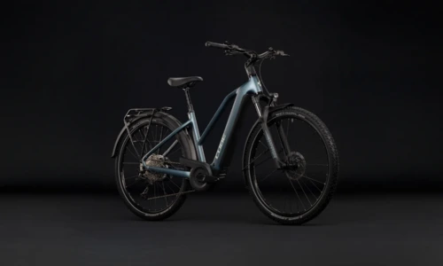 Bicicleta eléctrica Cube Nuride Hybrid Pro 800 deepteal´n´blue Cuadro semiabierto – vista frontal | Ebike.es