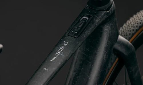Bicicleta eléctrica Cube Nuroad Hybrid C:62 SLT 400X onyxfibre´n´blue – detalle 2 | Ebike.es