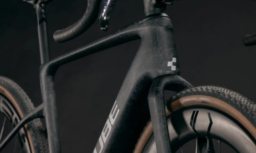 Bicicleta eléctrica Cube Nuroad Hybrid C:62 SLT 400X onyxfibre´n´blue – detalle 6 | Ebike.es