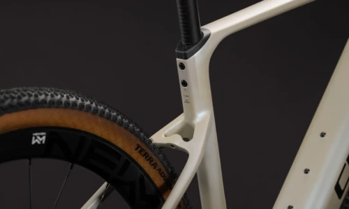 Bicicleta eléctrica Cube Nuroad Hybrid C:62 SLX 400X glintsand´n´black – detalle 3 | Ebike.es