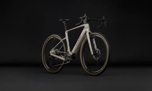 Bicicleta eléctrica Cube Nuroad Hybrid C:62 SLX 400X glintsand´n´black – vista frontal | Ebike.es