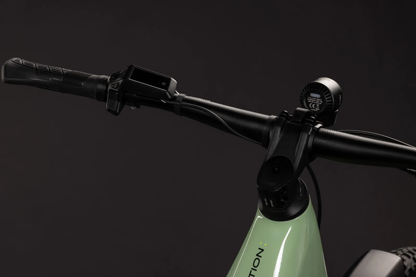 Cube Reaction Hybrid ONE 720 FE cactus´n´black – Bicicleta Eléctrica de Montaña 2027 Cuadro semiabierto ebike.es Gran tienda de bicicletas eléctricas en España 3 Bicicleta eléctrica Cube Reaction Hybrid ONE 720 FE cactus´n´black Cuadro semiabierto – detalle 1 | Ebike.es
