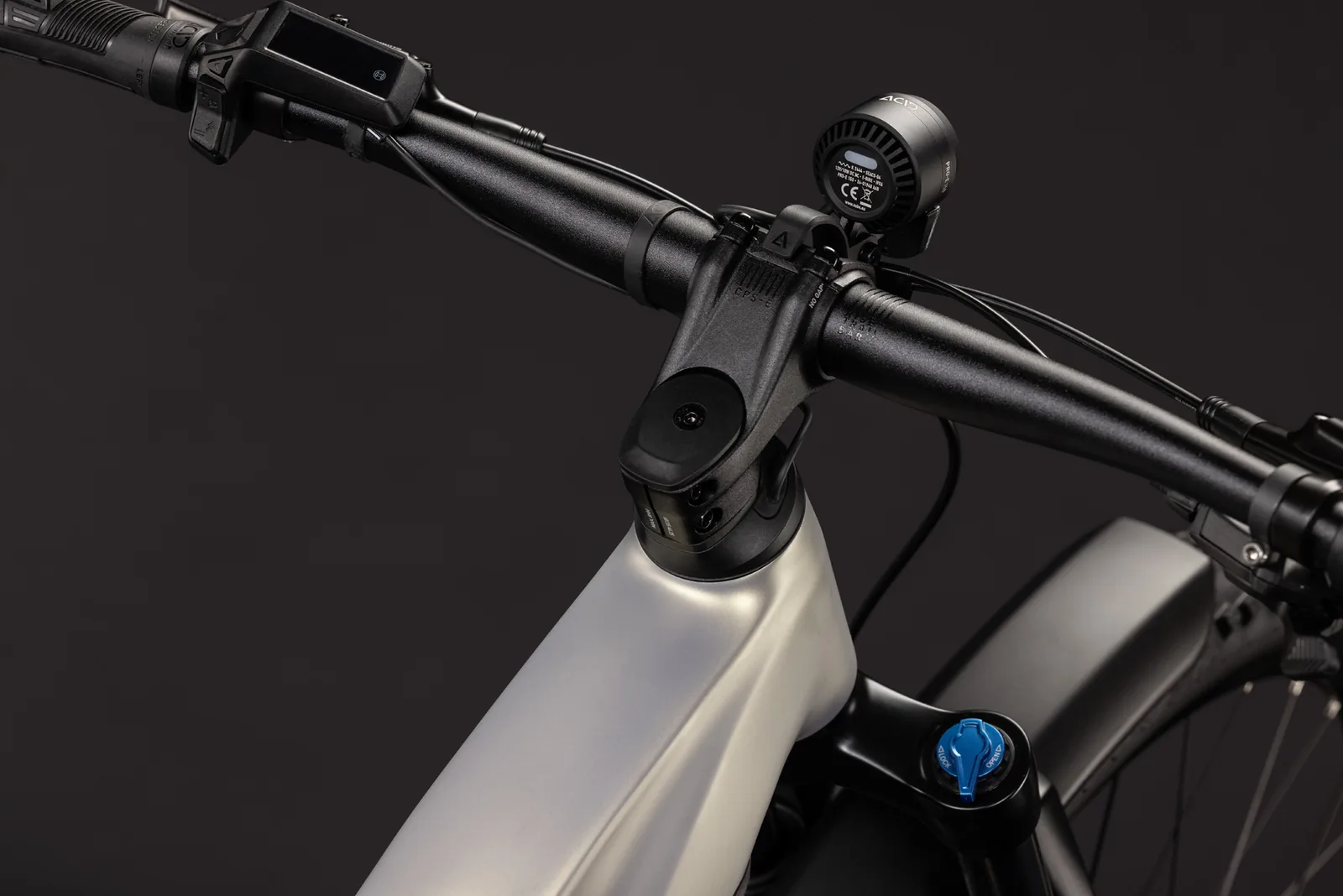 Cube Reaction Hybrid ONE 720 FE pearlsilver´n´chrome – Bicicleta Eléctrica de Montaña 2027 Barra alta ebike.es Gran tienda de bicicletas eléctricas en España 3 Bicicleta eléctrica Cube Reaction Hybrid ONE 720 FE pearlsilver´n´chrome Barra alta – detalle 1 | Ebike.es