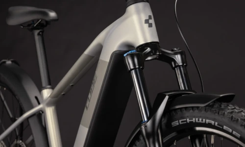 Cube Reaction Hybrid ONE 720 FE pearlsilver´n´chrome – Bicicleta Eléctrica de Montaña 2027 Barra alta ebike.es Gran tienda de bicicletas eléctricas en España 14 Bicicleta eléctrica Cube Reaction Hybrid ONE 720 FE pearlsilver´n´chrome Barra alta – detalle 5 | Ebike.es
