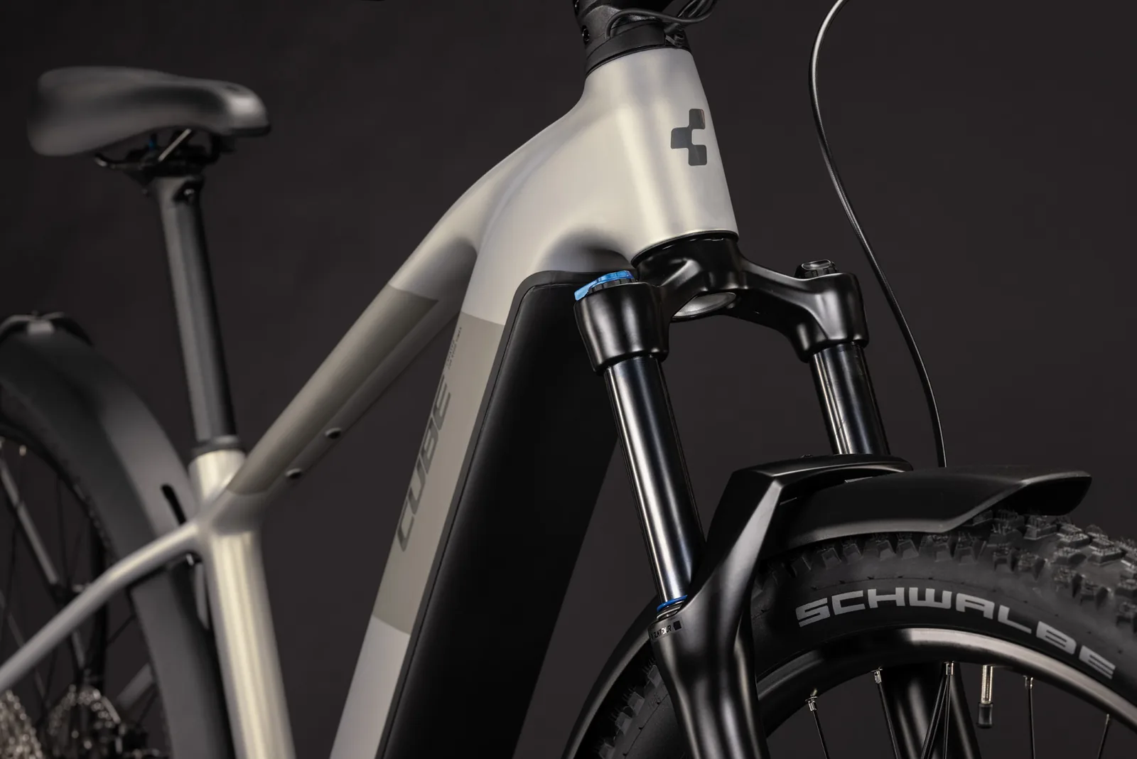 Cube Reaction Hybrid ONE 720 FE pearlsilver´n´chrome – Bicicleta Eléctrica de Montaña 2027 Barra alta ebike.es Gran tienda de bicicletas eléctricas en España 7 Bicicleta eléctrica Cube Reaction Hybrid ONE 720 FE pearlsilver´n´chrome Barra alta – detalle 5 | Ebike.es