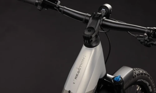 Bicicleta eléctrica Cube Reaction Hybrid ONE 720 FE pearlsilver´n´chrome Cuadro semiabierto – detalle 1 | Ebike.es