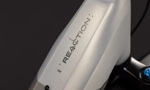 Bicicleta eléctrica Cube Reaction Hybrid ONE 720 FE pearlsilver´n´chrome Cuadro semiabierto – detalle 2 | Ebike.es