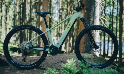 Cube Reaction Hybrid ONE 720 Wh cactus´n´black – Bicicleta Eléctrica de Montaña 2027 Barra alta ebike.es Gran tienda de bicicletas eléctricas en España 16 Bicicleta eléctrica Cube Reaction Hybrid ONE 720 cactus´n´black Barra alta – vista en exterior | Ebike.es