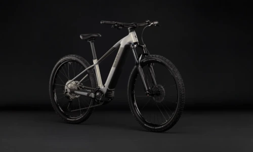 Bicicleta eléctrica Cube Reaction Hybrid ONE 720 pearlsilver´n´chrome Barra alta – vista frontal | Ebike.es