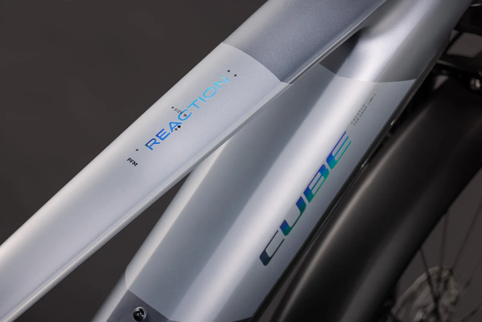 Cube Reaction Hybrid Performance 720 FE ashgrey´n´prism – Bicicleta Eléctrica de Montaña 2027 Barra alta ebike.es Gran tienda de bicicletas eléctricas en España 4 Bicicleta eléctrica Cube Reaction Hybrid Performance 720 FE ashgrey´n´prism Barra alta – detalle 2 | Ebike.es