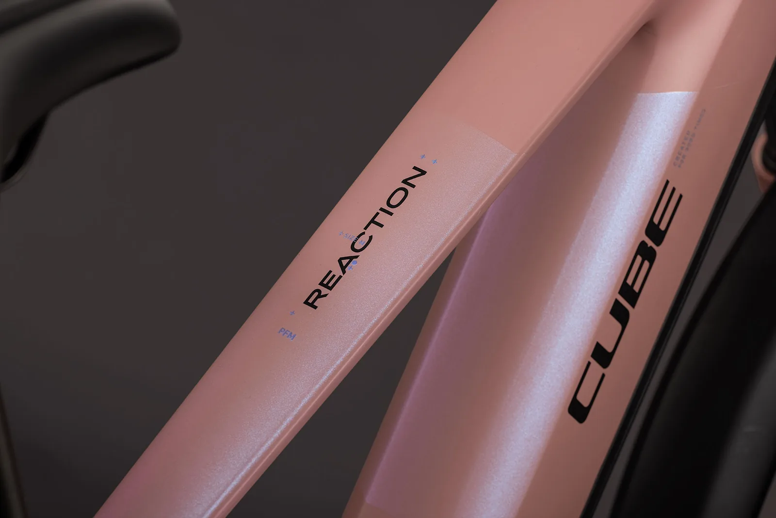 Cube Reaction Hybrid Performance 720 FE ruby´n´black – Bicicleta Eléctrica de Montaña 2027 Barra alta ebike.es Gran tienda de bicicletas eléctricas en España 4 Bicicleta eléctrica Cube Reaction Hybrid Performance 720 FE ruby´n´black Barra alta – detalle 2 | Ebike.es