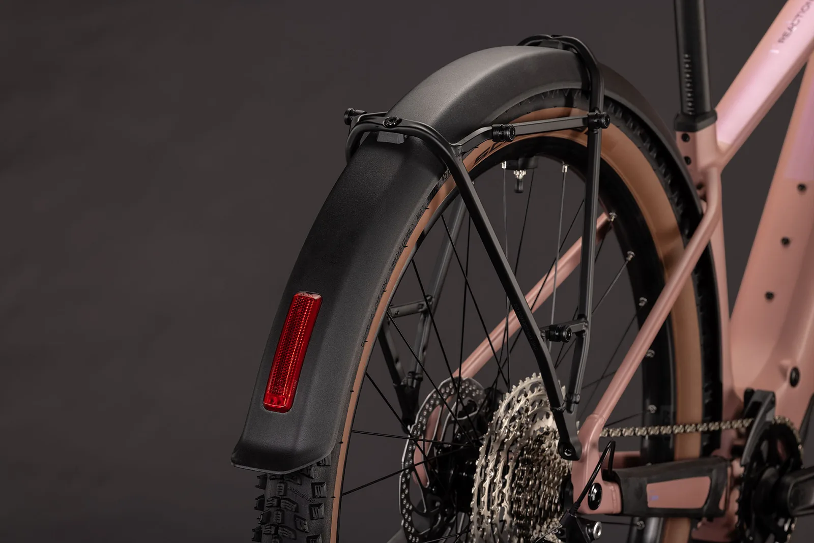 Cube Reaction Hybrid Performance 720 FE ruby´n´black – Bicicleta Eléctrica de Montaña 2027 Barra alta ebike.es Gran tienda de bicicletas eléctricas en España 7 Bicicleta eléctrica Cube Reaction Hybrid Performance 720 FE ruby´n´black Barra alta – detalle 5 | Ebike.es