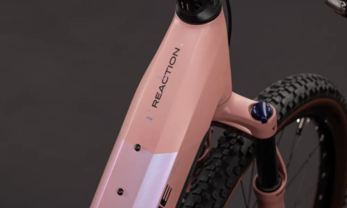 Bicicleta eléctrica Cube Reaction Hybrid Performance 720 ruby´n´black Cuadro abierto – detalle 1 | Ebike.es
