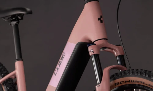 Bicicleta eléctrica Cube Reaction Hybrid Performance 720 ruby´n´black Cuadro abierto – detalle 2 | Ebike.es