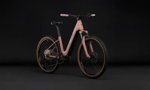 Bicicleta eléctrica Cube Reaction Hybrid Performance 720 ruby´n´black Cuadro abierto – vista frontal | Ebike.es