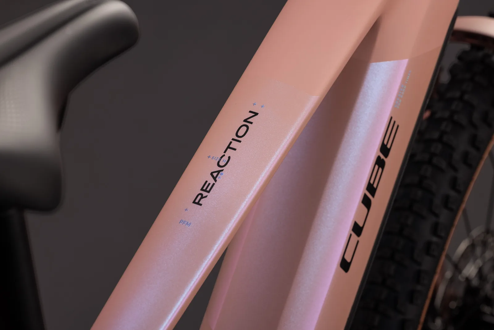 Cube Reaction Hybrid Performance 720 Wh ruby´n´black – Bicicleta Eléctrica de Montaña 2027 Barra alta ebike.es Gran tienda de bicicletas eléctricas en España 4 Bicicleta eléctrica Cube Reaction Hybrid Performance 720 ruby´n´black Barra alta – detalle 2 | Ebike.es