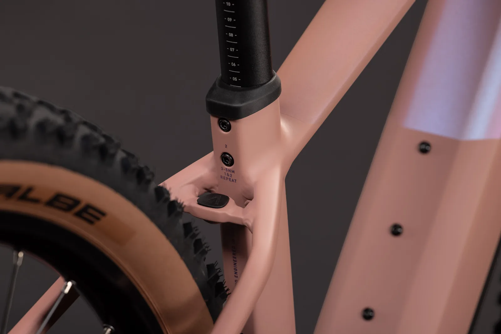 Cube Reaction Hybrid Performance 720 Wh ruby´n´black – Bicicleta Eléctrica de Montaña 2027 Barra alta ebike.es Gran tienda de bicicletas eléctricas en España 5 Bicicleta eléctrica Cube Reaction Hybrid Performance 720 ruby´n´black Barra alta – detalle 3 | Ebike.es