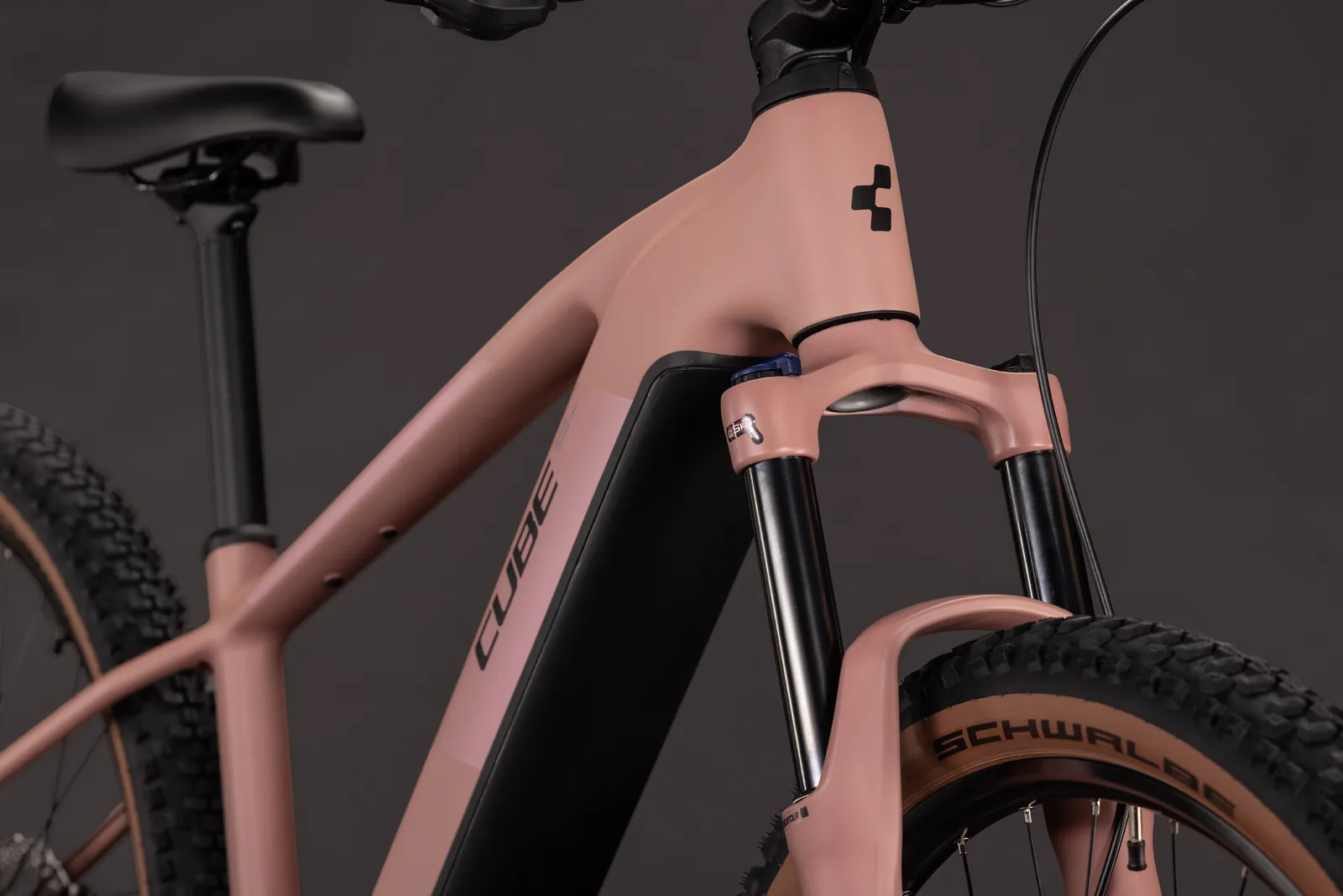 Cube Reaction Hybrid Performance 720 Wh ruby´n´black – Bicicleta Eléctrica de Montaña 2027 Barra alta ebike.es Gran tienda de bicicletas eléctricas en España 7 Bicicleta eléctrica Cube Reaction Hybrid Performance 720 ruby´n´black Barra alta – detalle 5 | Ebike.es