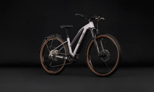 Cube Reaction Hybrid Pro 800 FE lilacbreeze´n´prizm – Bicicleta Eléctrica de Montaña 2027 Cuadro semiabierto ebike.es Gran tienda de bicicletas eléctricas en España 10 Bicicleta eléctrica Cube Reaction Hybrid Pro 800 FE lilacbreeze´n´prizm Cuadro semiabierto – vista frontal | Ebike.es