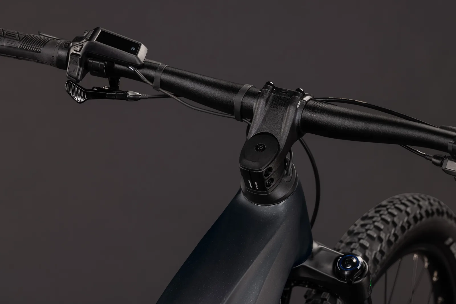 Cube Reaction Hybrid Pro 800 Wh silverdust´n´prism – Bicicleta Eléctrica de Montaña 2027 Barra alta ebike.es Gran tienda de bicicletas eléctricas en España 3 Bicicleta eléctrica Cube Reaction Hybrid Pro 800 silverdust´n´prism Barra alta – detalle 1 | Ebike.es