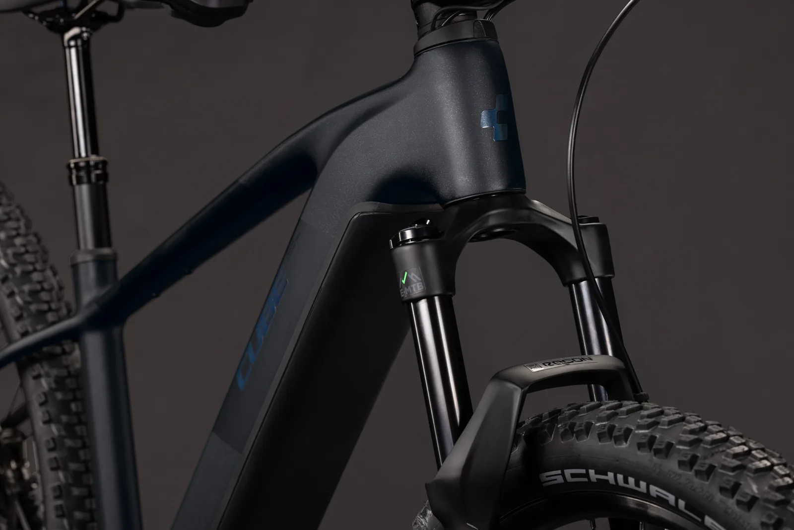 Cube Reaction Hybrid Pro 800 Wh silverdust´n´prism – Bicicleta Eléctrica de Montaña 2027 Barra alta ebike.es Gran tienda de bicicletas eléctricas en España 7 Bicicleta eléctrica Cube Reaction Hybrid Pro 800 silverdust´n´prism Barra alta – detalle 5 | Ebike.es